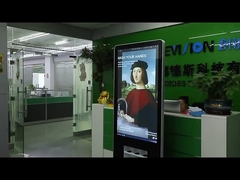 55-calowa stacja bezprzewodowego ładowania telefonów komórkowych Android Kiosk reklamowy LCD