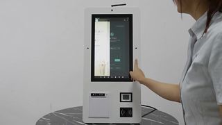 24-calowy hotelowy kiosk z ekranem dotykowym do samodzielnego zameldowania i wymeldowania