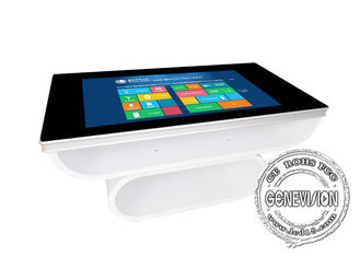 700Cd / M2 Windows 10 Wifi Digital Signage 43-calowy wodoodporny stół dotykowy PCAP Bezprzewodowe ładowanie