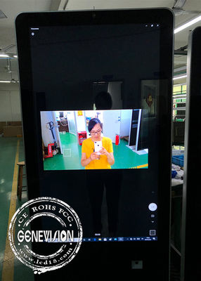 Pojemnościowy kiosk z ekranem dotykowym z kamerą do rozpoznawania twarzy i mikrofonem