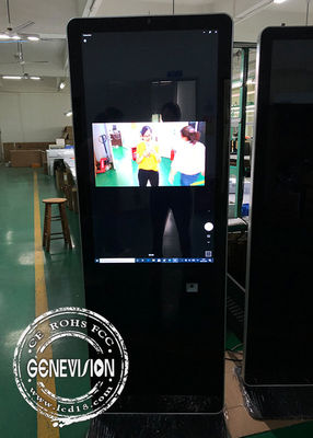 Pojemnościowy kiosk z ekranem dotykowym z kamerą do rozpoznawania twarzy i mikrofonem