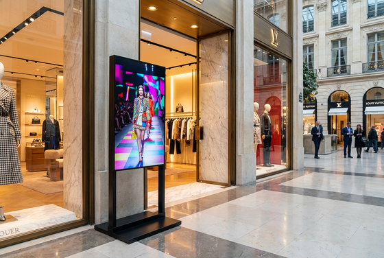43 cali Super Cienkie 700 Nits Jasność Wi-Fi Digital Signage Kiosk Display